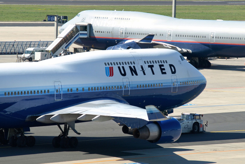 original pixabay united-airlines